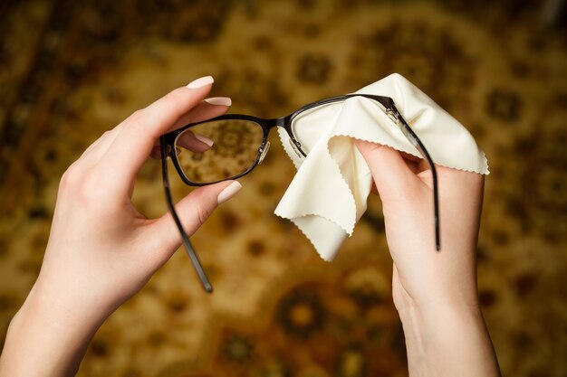 how to clean spectacles cloth